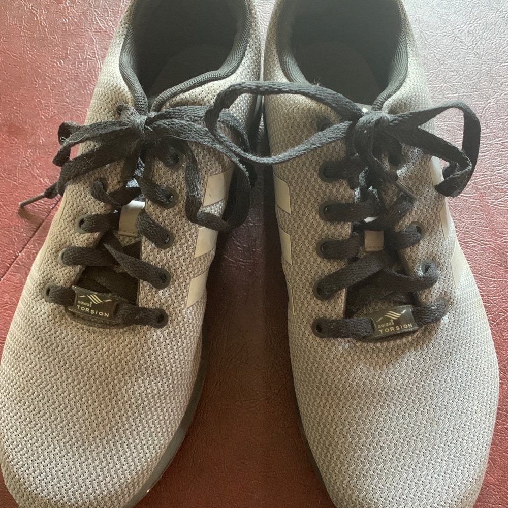 Adidas Torsion size 10.5 tennis shoes